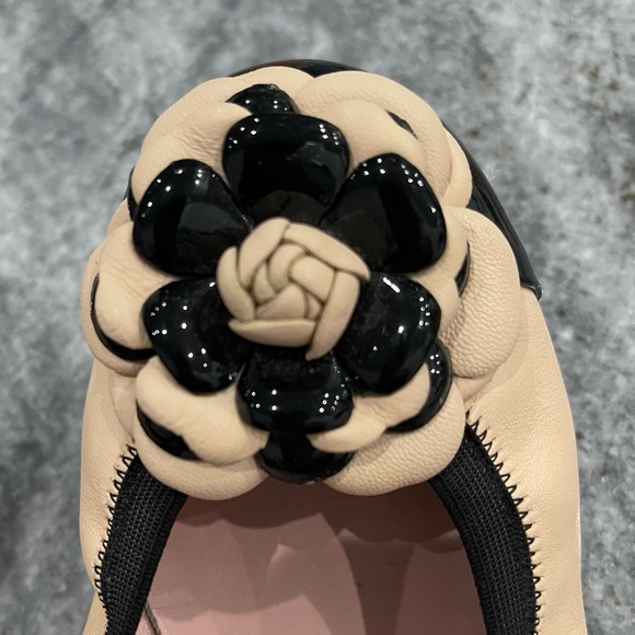 Pretty Ballerinas Classic Ballet flats in Cream & Black, Size 39 (8 - 8.5 US) - Picture 11 of 14